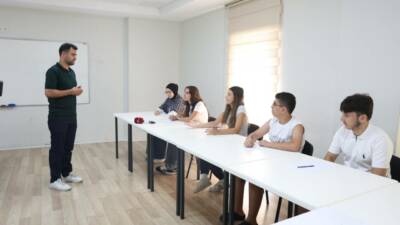 Osmangazi Belediyesi, eğitimde fırsat eşitliğini güçlendirmek amacıyla Emek Yetenek Evi’nde