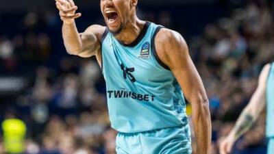 TOFAŞ Basketbol Takımı, kadro yapılanma çalışmaları kapsamında Safiport Erokspor'da forma
