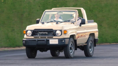 Toyota'nın efsaneleşmiş araçlarından Land Cruiser yeniliğiyle dikkat çekmeye başladı.