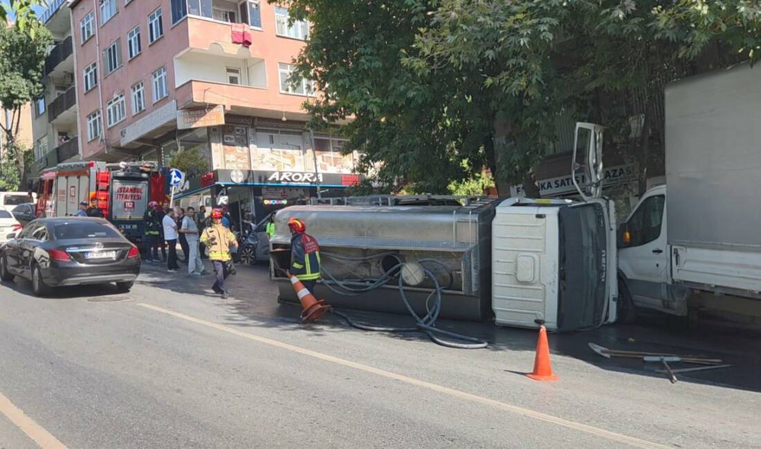 Trafikte panik anları: Tanker devrildi! İstanbul Bayrampaşa'da su tankeri önce seyir halindeki hafif ticari araca