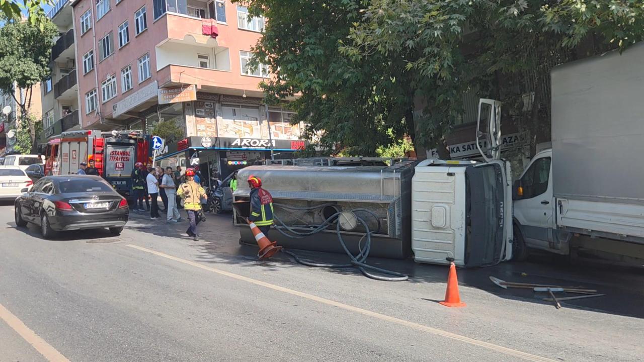 Trafikte panik anları: Tanker devrildi! 1 trafikte panik anlari tankeri devrildi 53317dc9912e