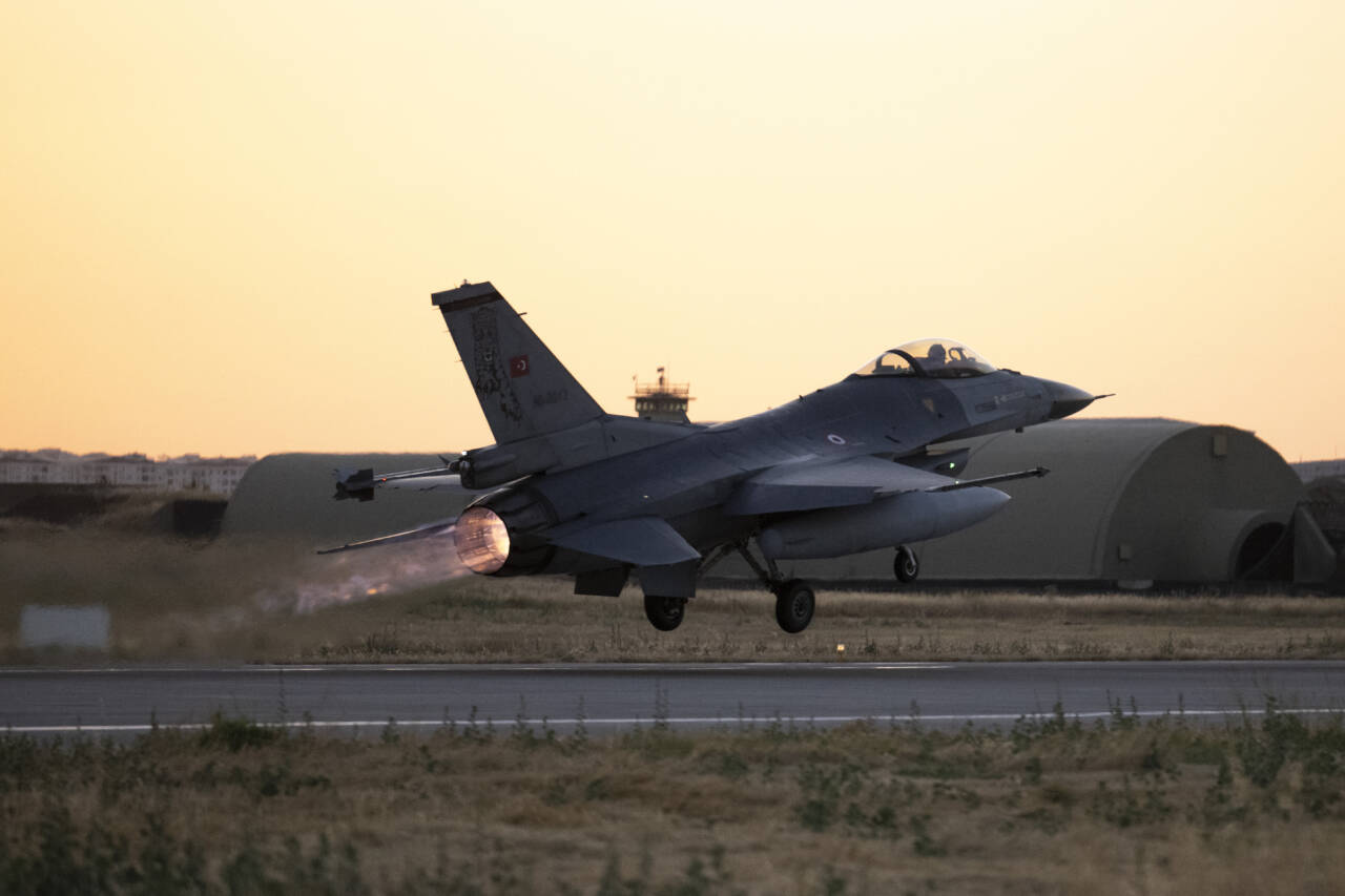 Türk F-16'larına Baltık semalarında kritik görev 5 turk f 16larina baltik semalarinda kritik gorev 000304710b29
