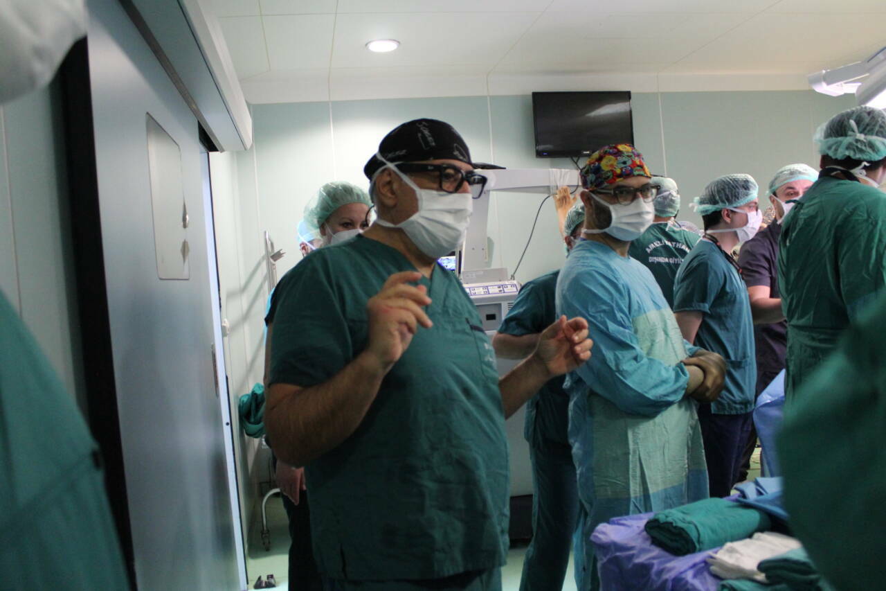 turkiyede bir ilk anne karnindaki bebege 65 saatlik operasyon 12736b54870d