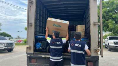 TİKA aracılığıyla, depremden etkilenen bölgelere ulaştırılmak üzere arama kurtarma ekipmanları,