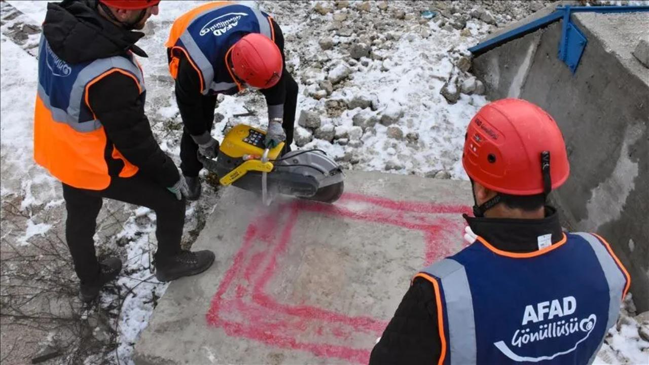 Türkiye'nin eğitimli arama kurtarma kapasitesi 160 bin kişiyi aştı 1 turkiyenin egitimli arama kurtarma kapasitesi 160 bin kisiyi asti a43e2d3050c8