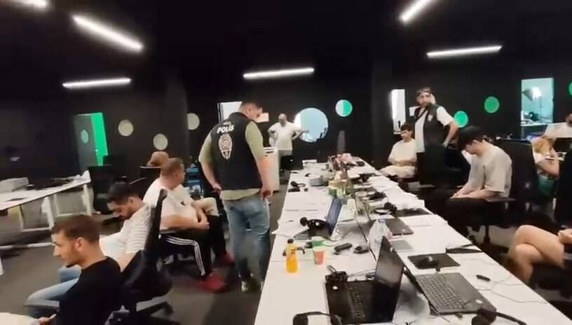 Uluslararası telefon dolandırıcılığı operasyonu: 51 gözaltı 1 uluslararasi telefon dolandiriciligi operasyonu 51 gozalti b2aa8a8f9e5e
