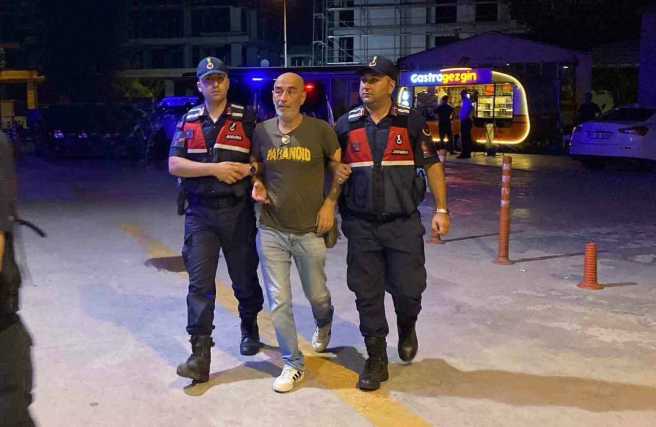 uyusturucudan gozaltina alinan ezel akayin kenevir tarlasina cevirdigi evinden sok goruntuler a7dd52e9f8d2