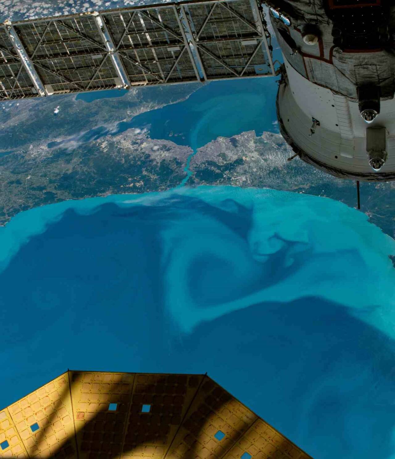 NASA'dan İstanbul paylaşımı 2 uzaydan istanbulun turkuaz hali goruntulendi 044f2b521b33