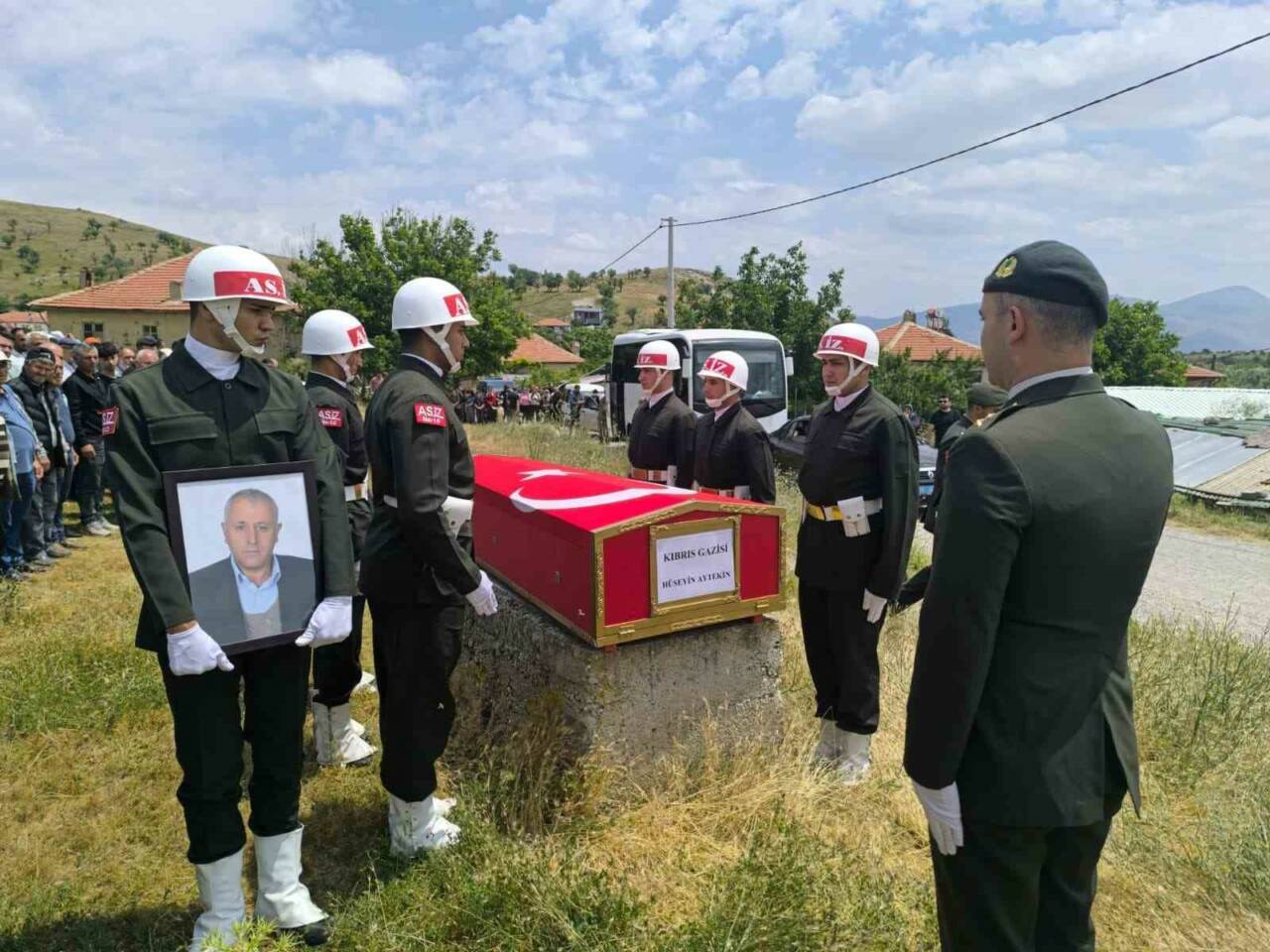 Vefat eden Kıbrıs gazisi son yolculuğuna uğurlandı 5 vefat eden kibris gazisi son yolculuguna ugurlandi 61e2c114fbcf