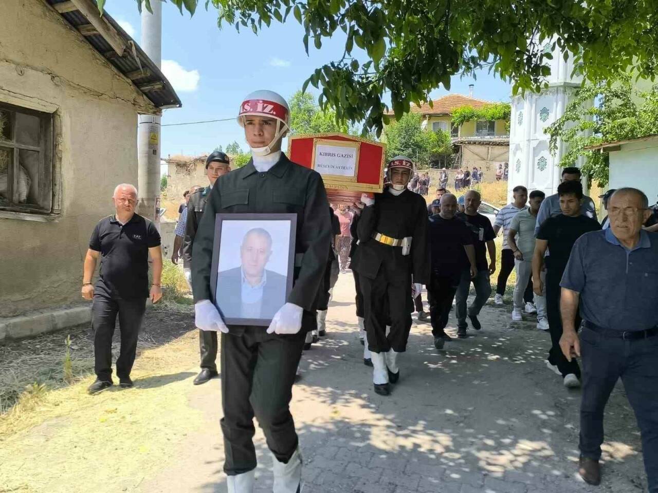Vefat eden Kıbrıs gazisi son yolculuğuna uğurlandı 1 vefat eden kibris gazisi son yolculuguna ugurlandi 9db9af74d031