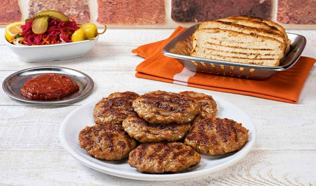 Bursa’nın akın ettiği meşhur restoranın ürünlerine zam! İşte yeni fiyat listesi… Türkiye'nin en yaygın restoran zincirlerinden biri olan Bursa merkezli Köfteci