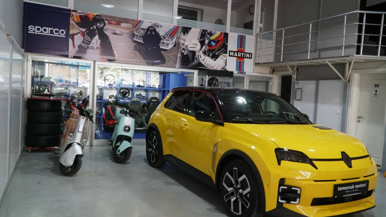 Bursa'da otomobil tutkunlarını buluşturan etkinlikle sürpriz konuk! Ünlü sanatçı da katıldı... 6 whatsapp image 2026 07 05 at 103329 1