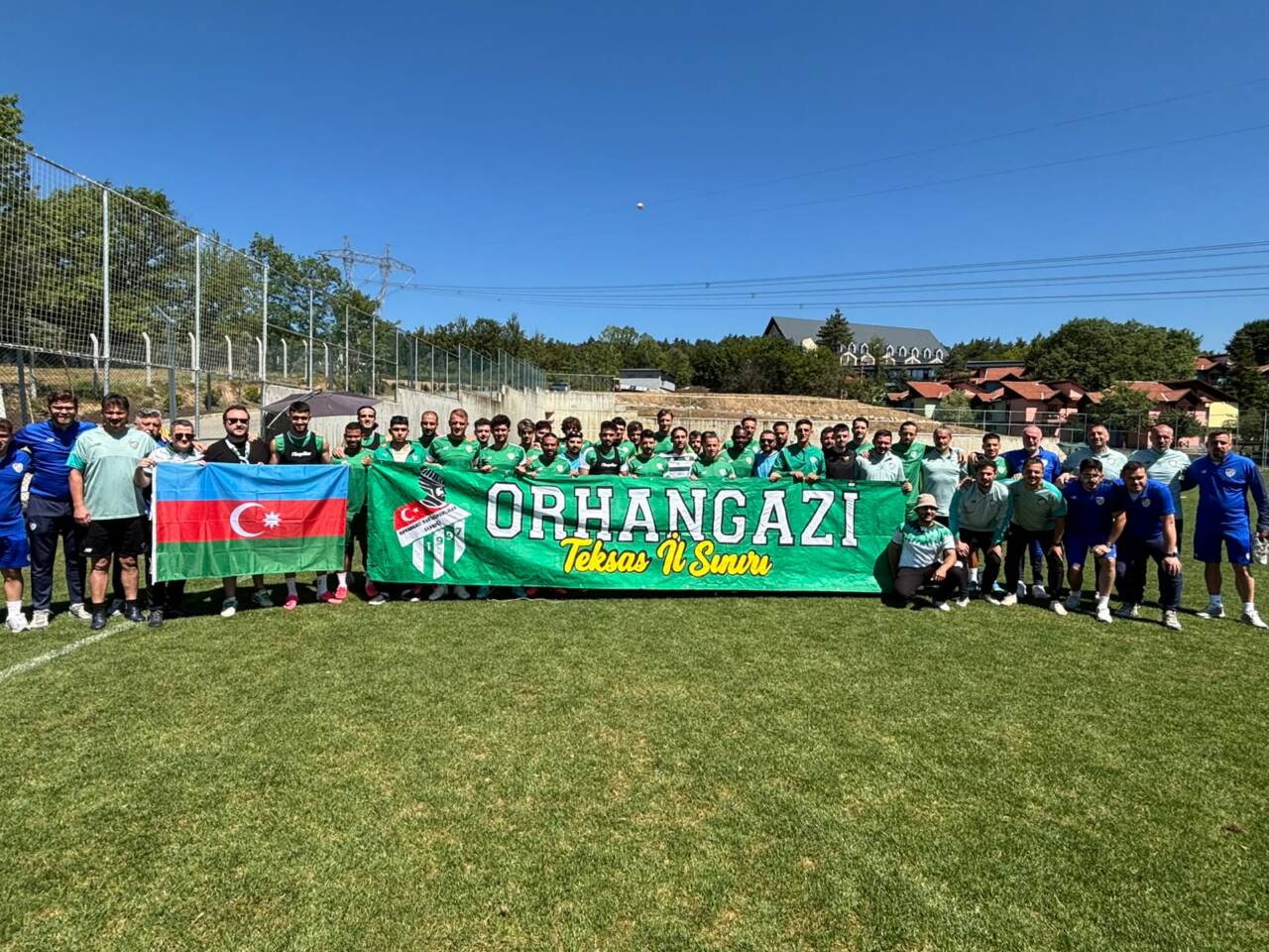 Bursaspor antrenmanına sürpriz ziyaret 5 whatsapp image 2026 07 12 at 111343