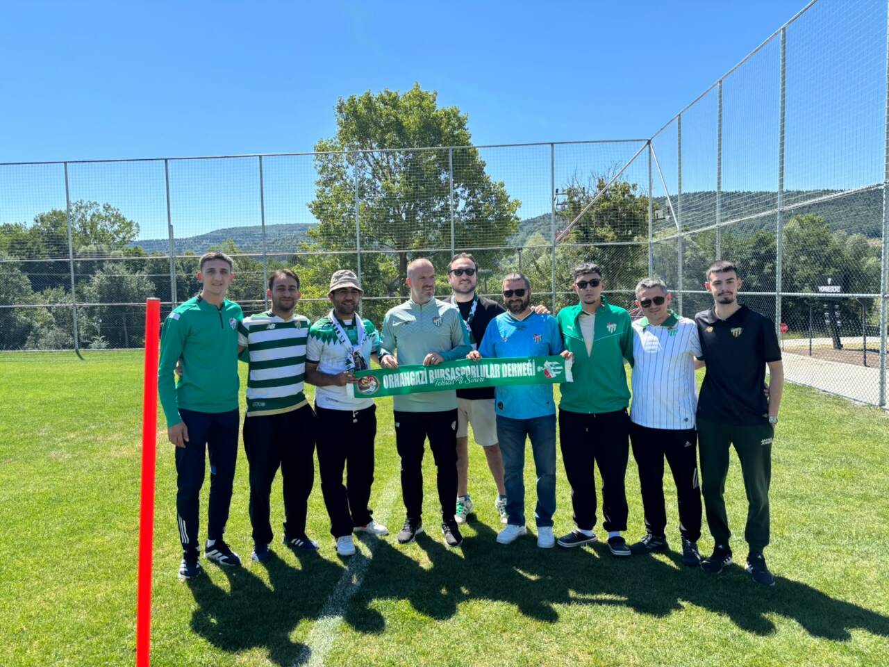 Bursaspor antrenmanına sürpriz ziyaret 2 whatsapp image 2026 07 12 at 111345 1