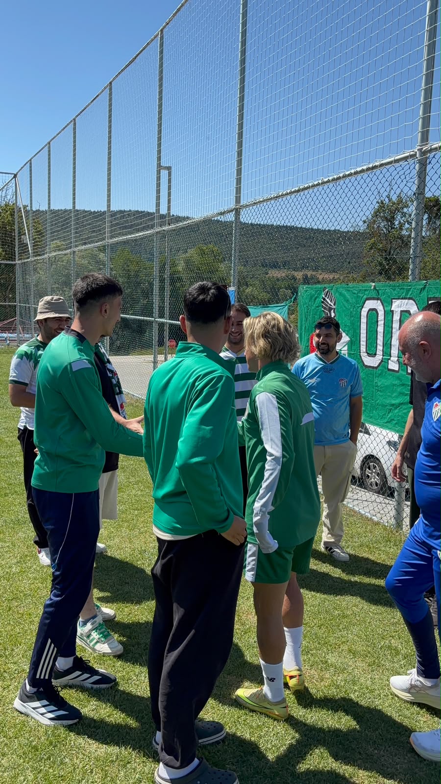 Bursaspor antrenmanına sürpriz ziyaret 3 whatsapp image 2026 07 12 at 111345