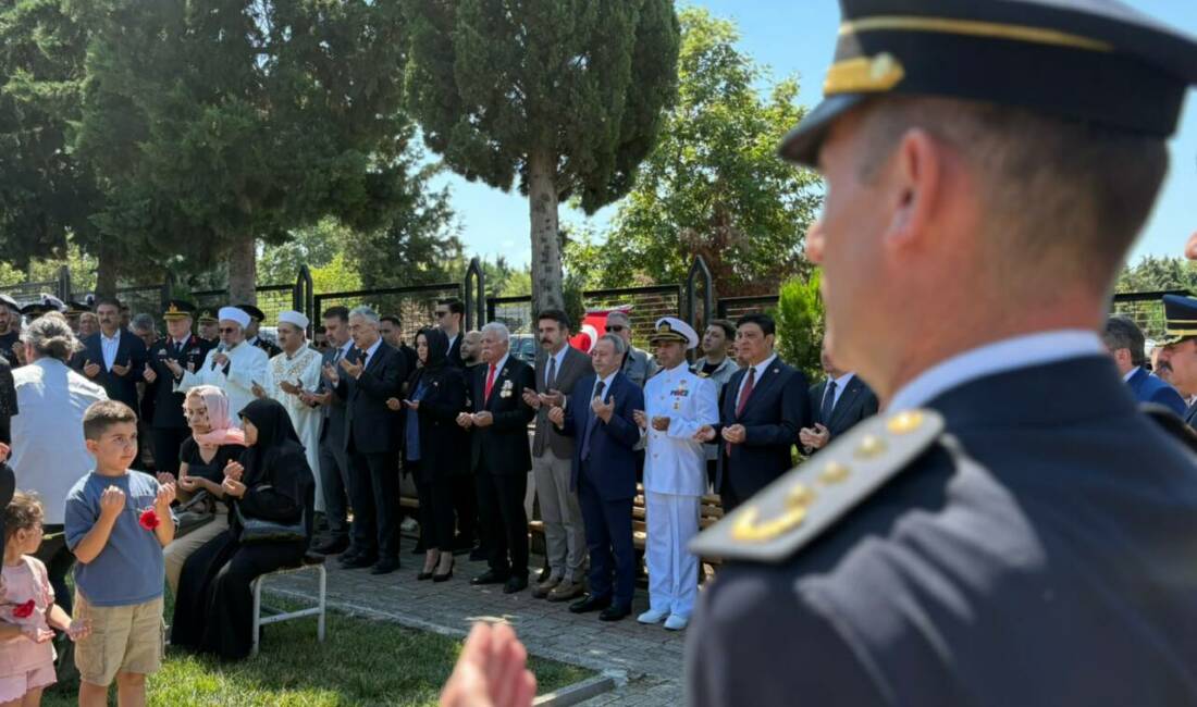 Bursa’da 15 Temmuz törenleri: Şehitlikte duygusal anma… 15 Temmuz Demokrasi ve Milli Birlik Günü kapsamında Bursa’da düzenlenen