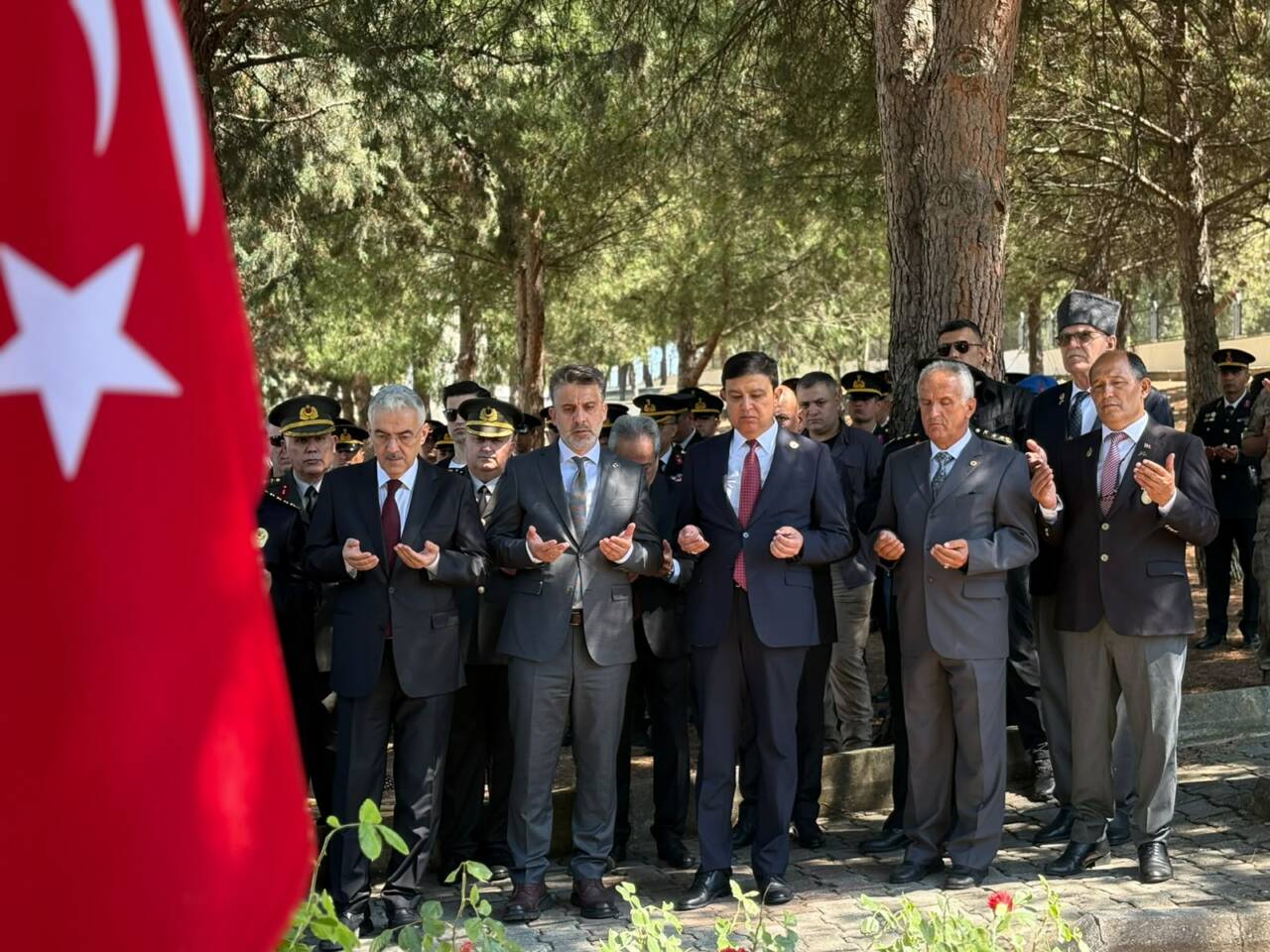 Bursa’da 15 Temmuz törenleri: Şehitlikte duygusal anma... 3 whatsapp image 2026 07 15 at 113004