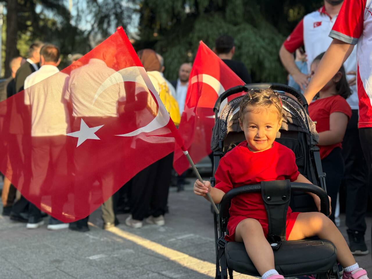Bursa, 15 Temmuz için tek yürek! İşte Heykel'de dev yürüyüş... 5 whatsapp image 2026 07 15 at 195240
