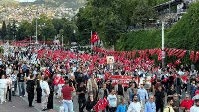Bursa’da 15 Temmuz’un 10. yılında düzenlenen Demokrasi ve Bayrak Yürüyüşü’nde
