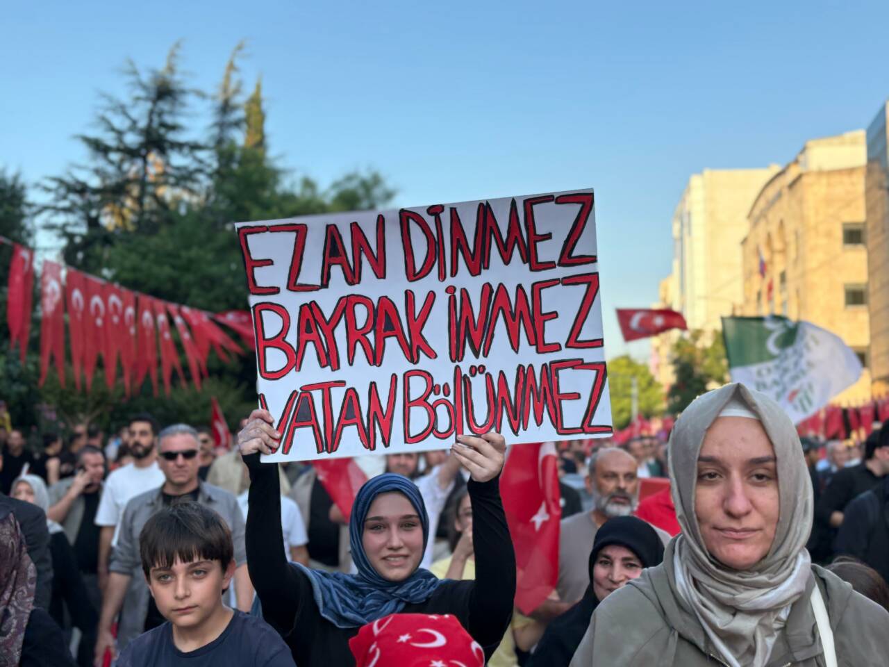 Bursa, 15 Temmuz için tek yürek! İşte Heykel'de dev yürüyüş... 6 whatsapp image 2026 07 15 at 195242