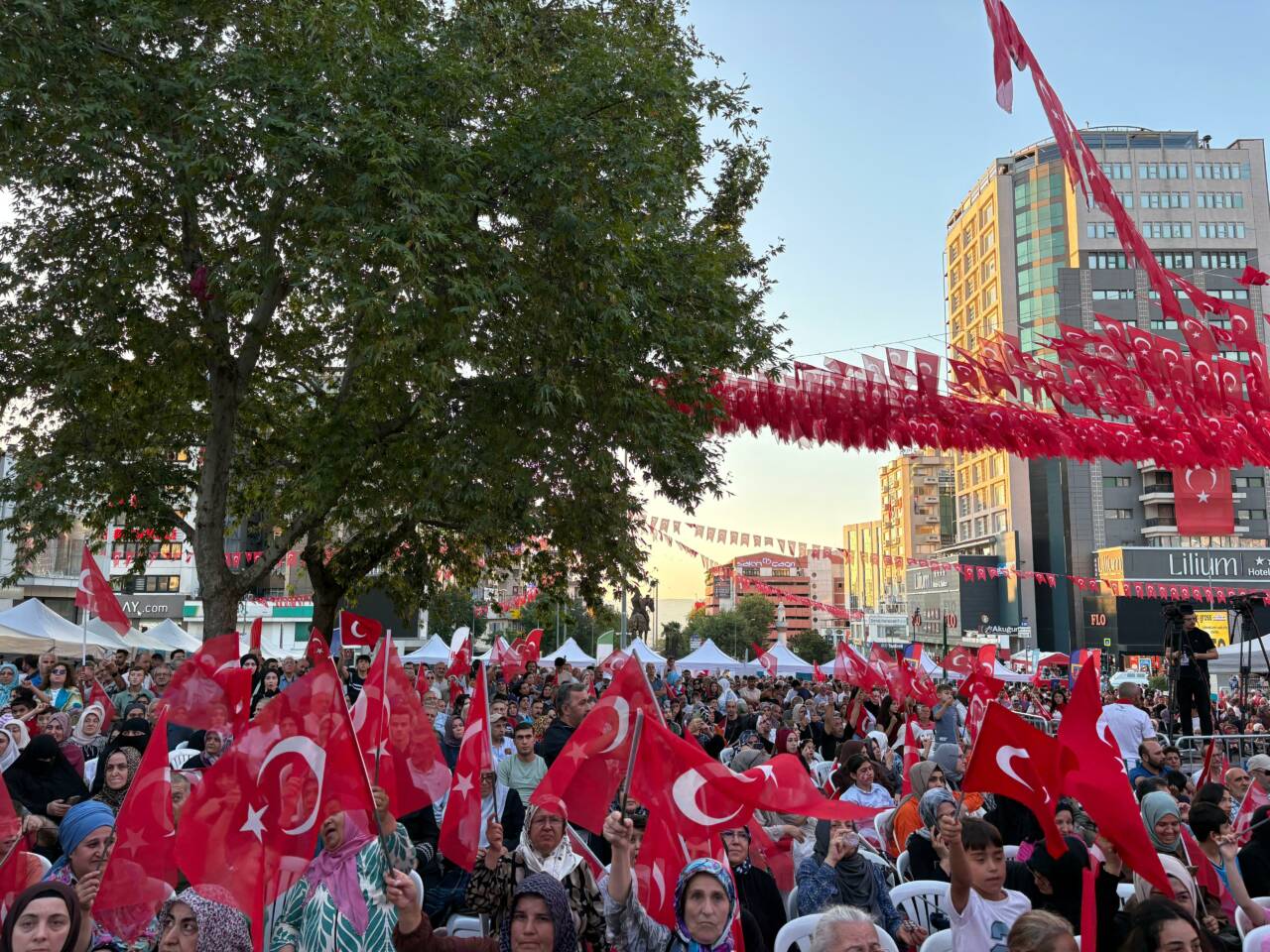 Bursa'da 15 Temmuz ruhu arşa çıktı! Meydanlar doldu taştı 3 whatsapp image 2026 07 15 at 205511 1
