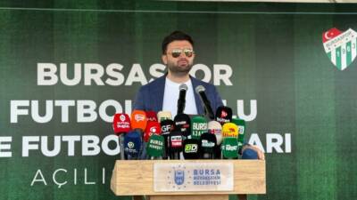 Bursaspor Başkanı Enes Çelik, Özlüce Tesisleri’nde yeni futbol sahalarının açılışında