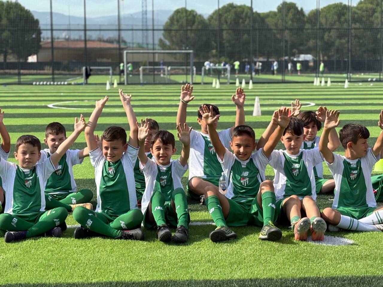 Bursaspor’da tarihi gün! Özlüce’ye yeni futbol sahaları... 15 whatsapp image 2026 07 17 at 102238 1