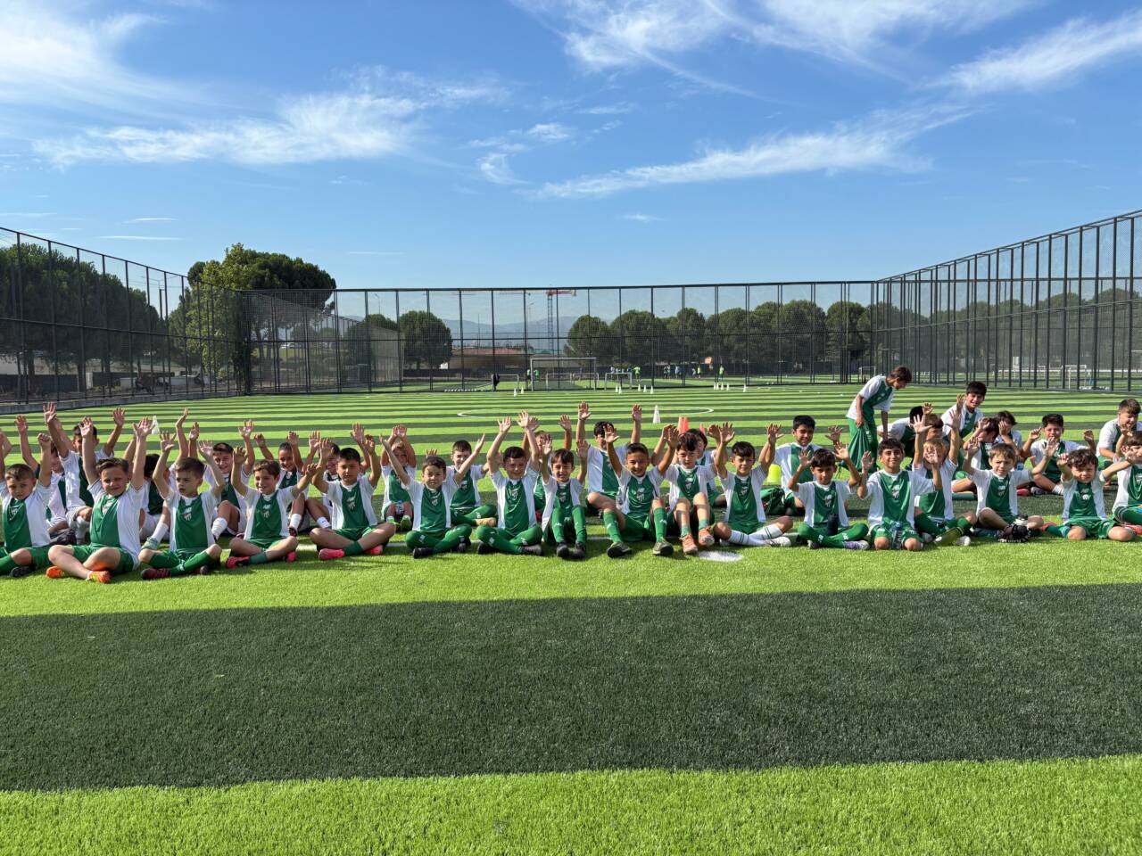 Bursaspor’da tarihi gün! Özlüce’ye yeni futbol sahaları... 16 whatsapp image 2026 07 17 at 102238 2