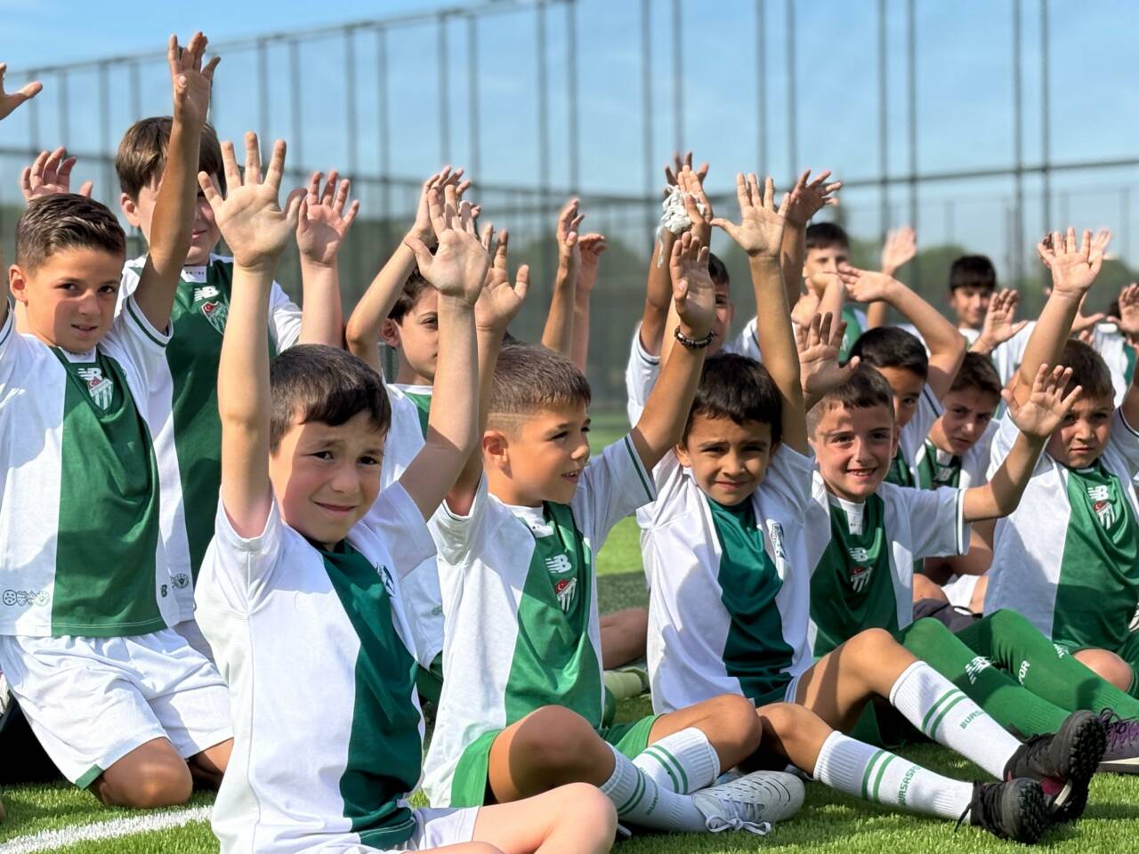 Bursaspor’da tarihi gün! Özlüce’ye yeni futbol sahaları... 14 whatsapp image 2026 07 17 at 102238