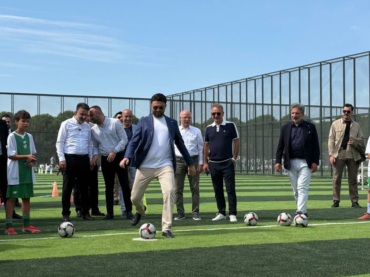 Bursaspor’da tarihi gün! Özlüce’ye yeni futbol sahaları... 3 whatsapp image 2026 07 17 at 102241