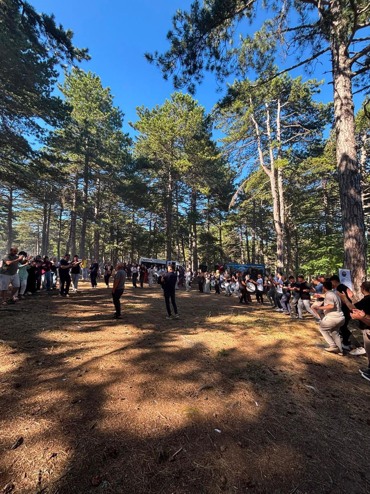 Binlerce Erzincanlı Bursa’da tek yürek oldu! Piknik şöleninden renkli görüntüler 12 whatsapp image 2026 07 19 at 133545