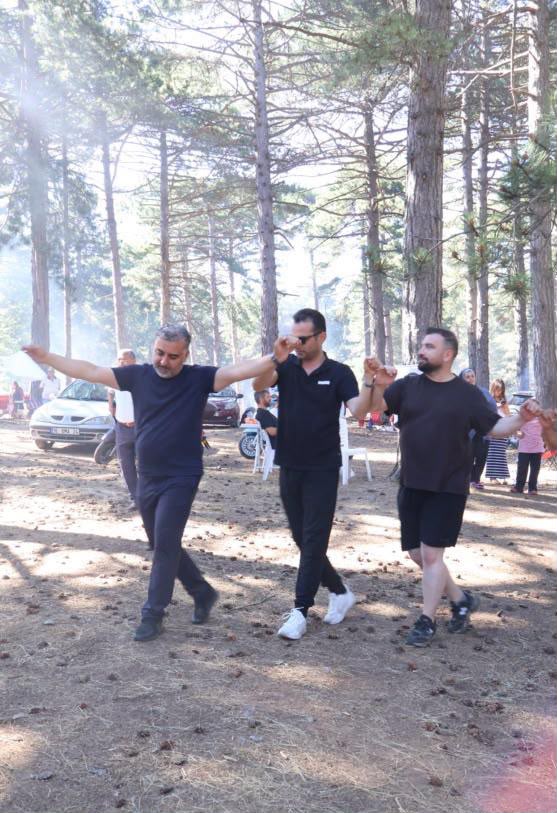 Binlerce Erzincanlı Bursa’da tek yürek oldu! Piknik şöleninden renkli görüntüler 6 whatsapp image 2026 07 19 at 133550