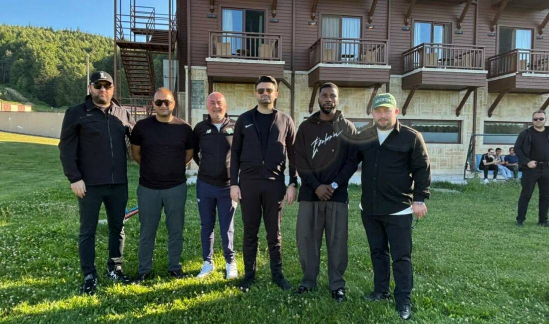 Bursaspor yeni transferine kavuştu! İşte ilk görüntüler… Bursaspor’un, son olarak Celtic’te forma giyen ve bonservissiz olarak kadrosuna