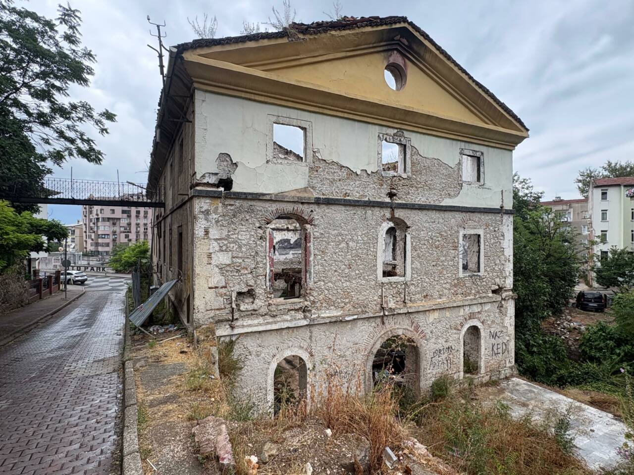 Bursa’da bir dönemin vazgeçilmez adresiydi! Bugün ise sessizliğe mahkum... 2 whatsapp image 2026 07 25 at 134537 2
