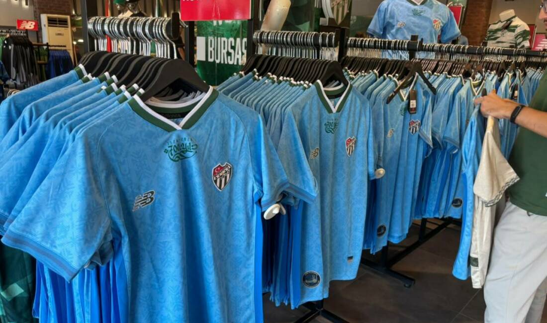 Fetih forması ve yeni ürünler Bursastore’da Bursaspor’un resmi mağazası Bursatore’da ürünler yenilendi.