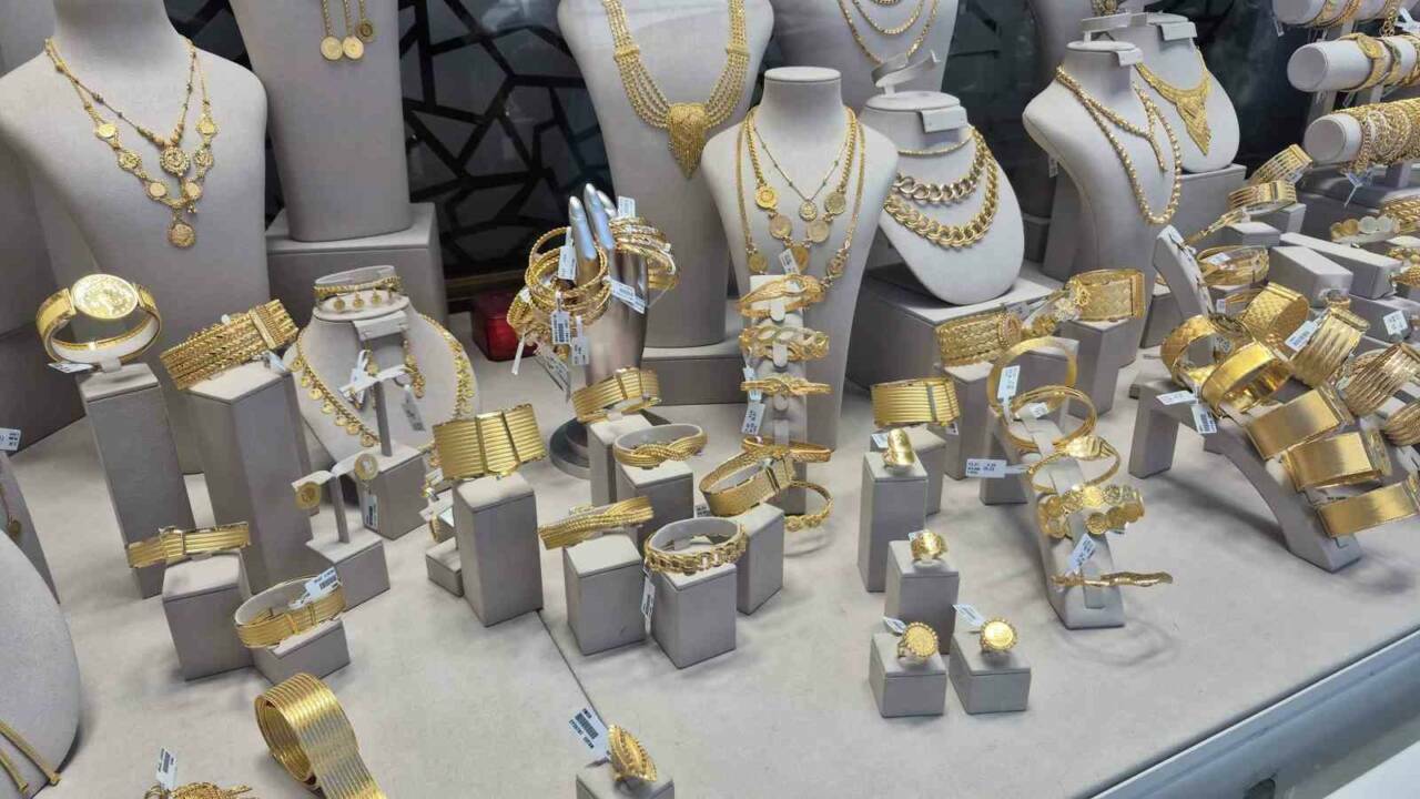 Yaşlı adam milyonlarca lira dolandırılmaktan son anda kurtarıldı 2 yasli adam milyonlarca lira dolandirilmaktan son anda kurtarildi 0c11391dca5a