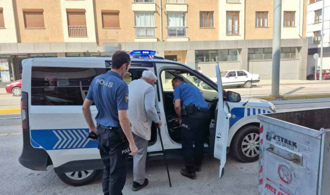 Yaşlı adam milyonlarca lira dolandırılmaktan son anda kurtarıldı Eskişehir’de kendisini polis olarak tanıtan telefon dolandırıcılarına önce 470 bin