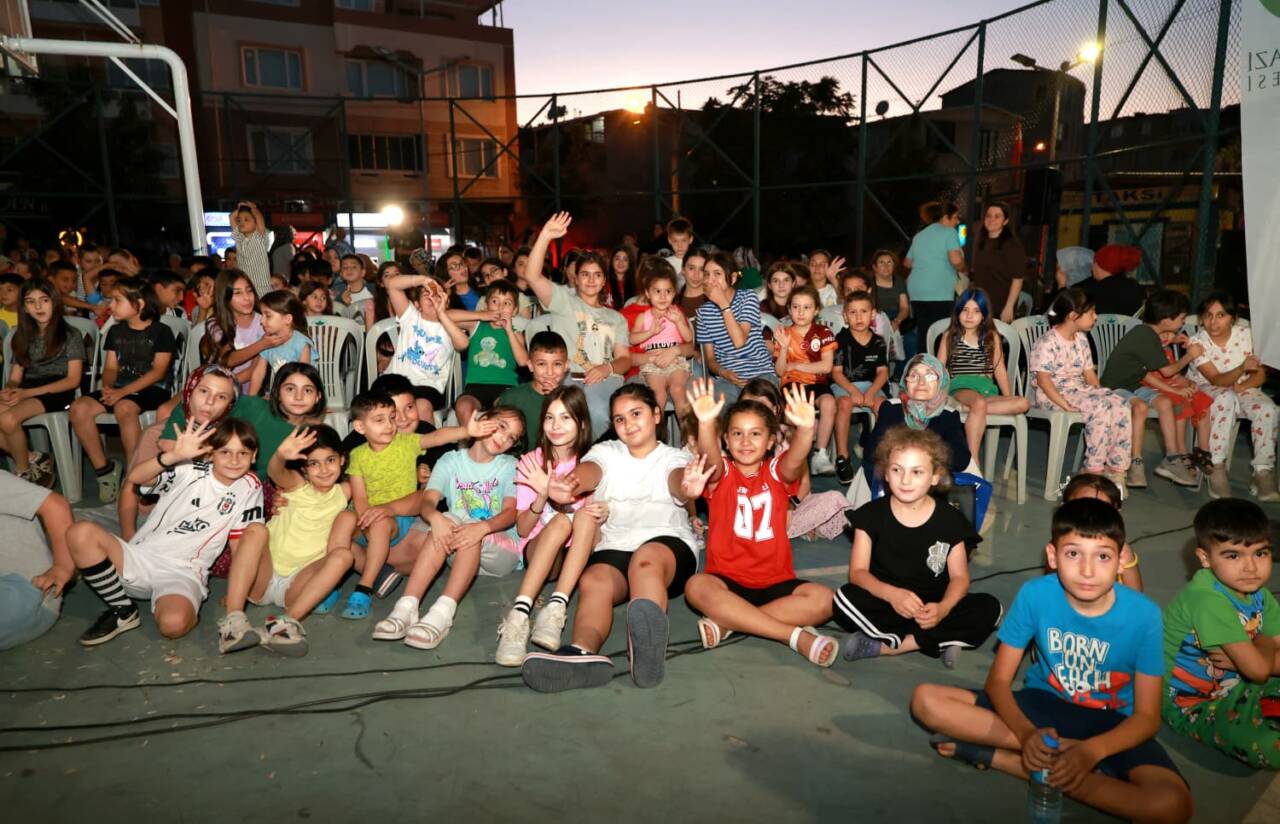 Osmangazi Belediyesi’nin Yazlık Sinemasına Çocuklardan Yoğun İlgi (Görüntülü)