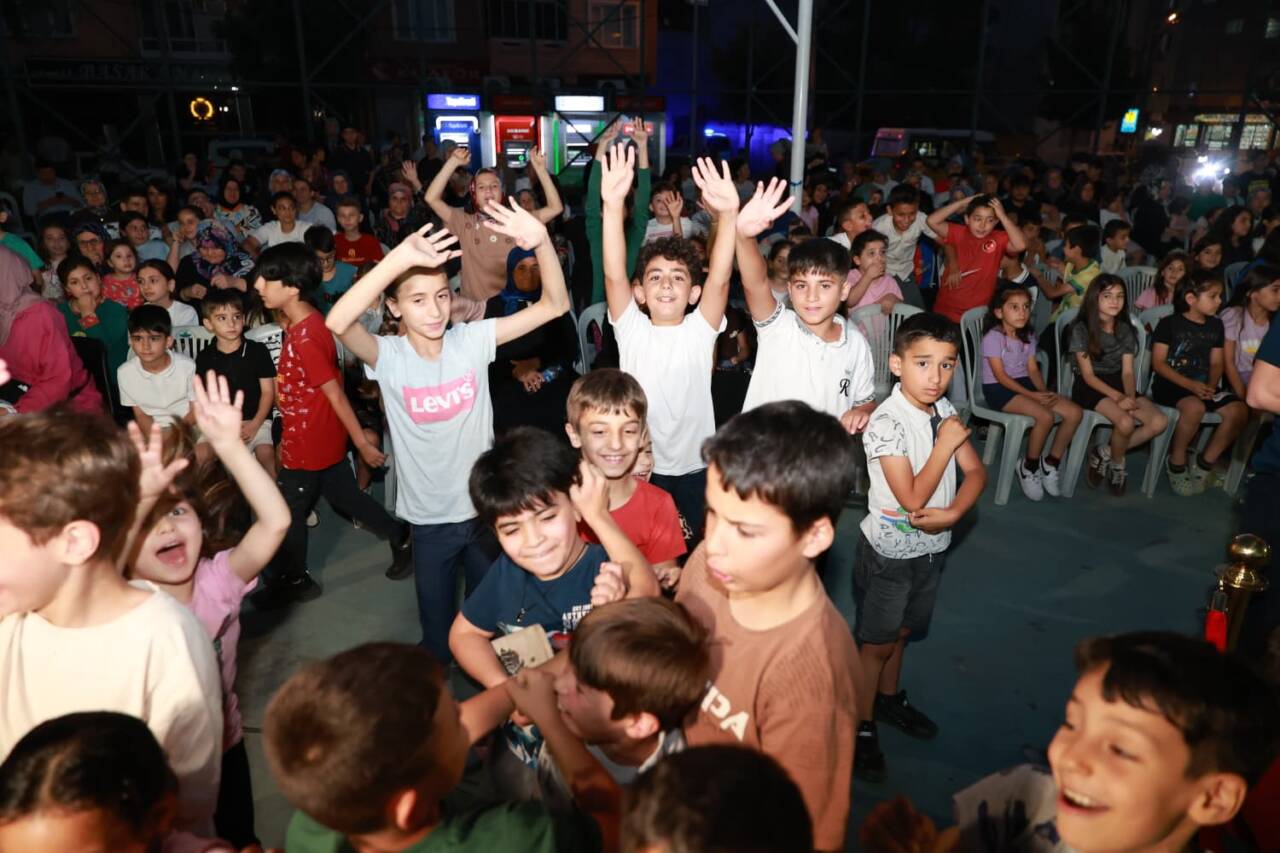 Osmangazi Belediyesi’nin Yazlık Sinemasına Çocuklardan Yoğun İlgi (Görüntülü)