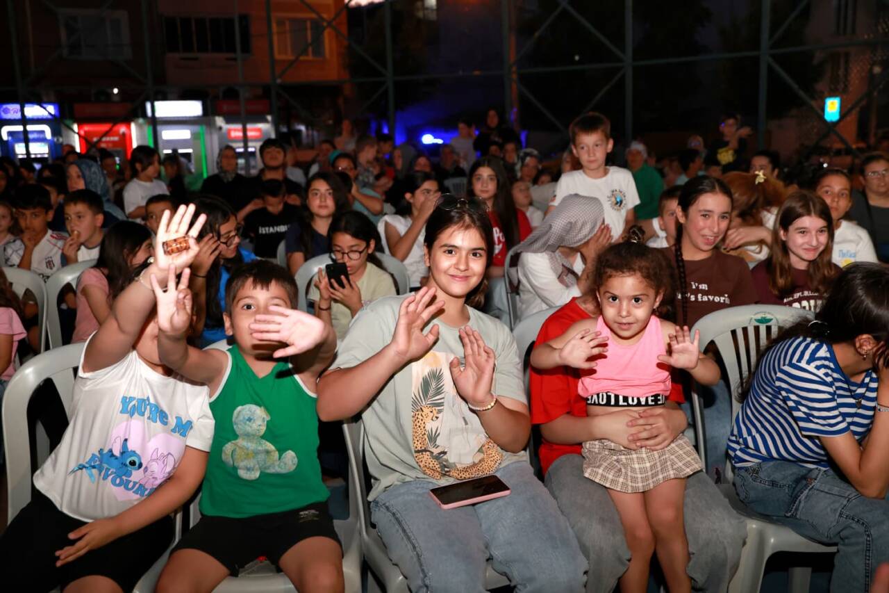 Osmangazi Belediyesi’nin Yazlık Sinemasına Çocuklardan Yoğun İlgi (Görüntülü)