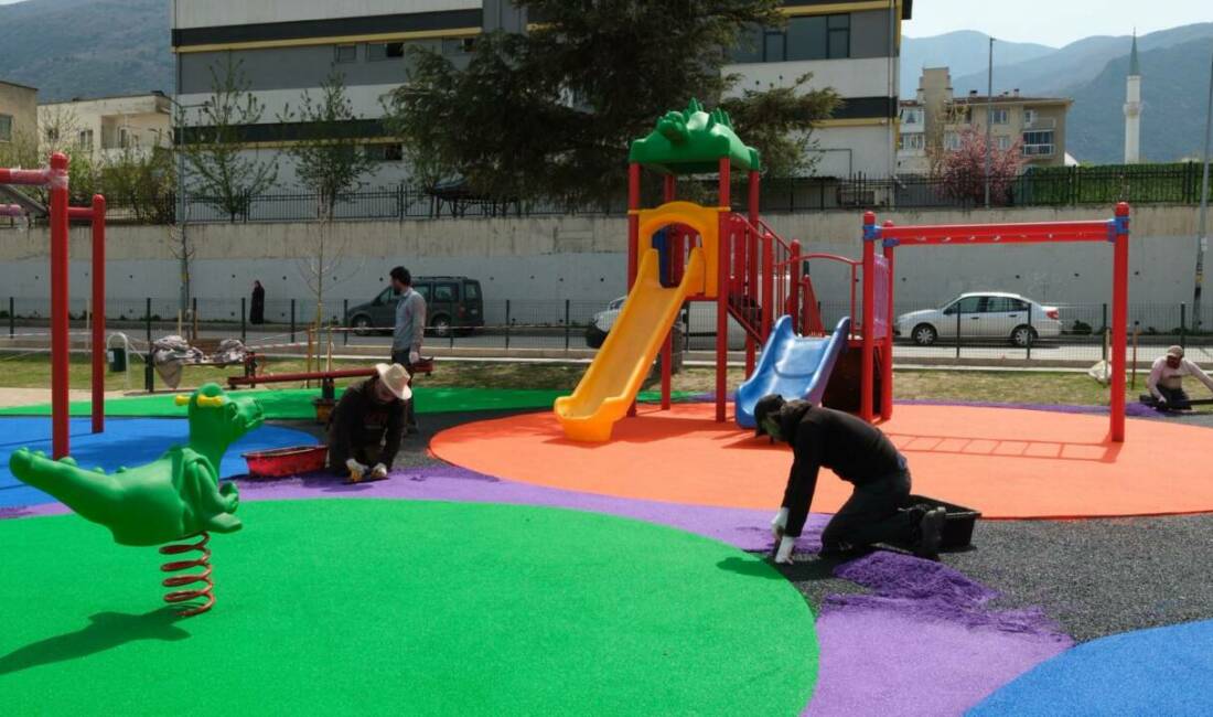 Bursa’da parklara yaz bakımı Yıldırım Belediyesi, yaz döneminde parklardaki bakım ve onarım çalışmalarını yoğunlaştırdı.