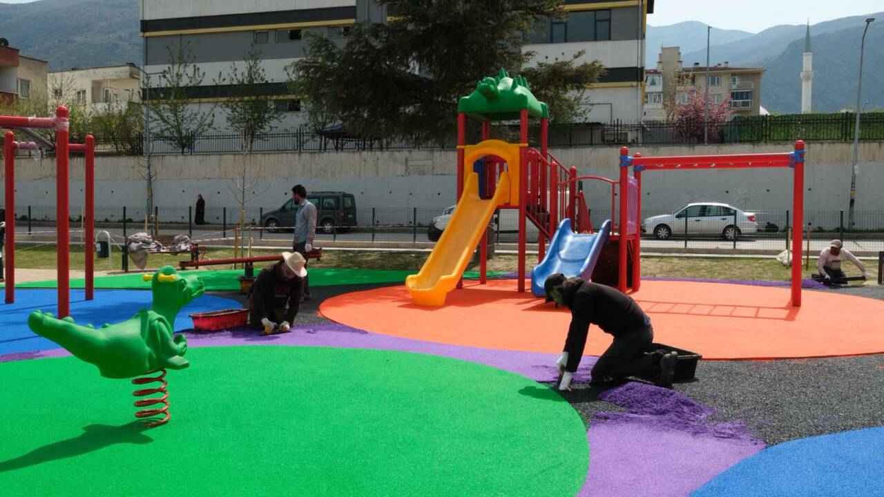 Bursa'da parklara yaz bakımı 13 yb 13