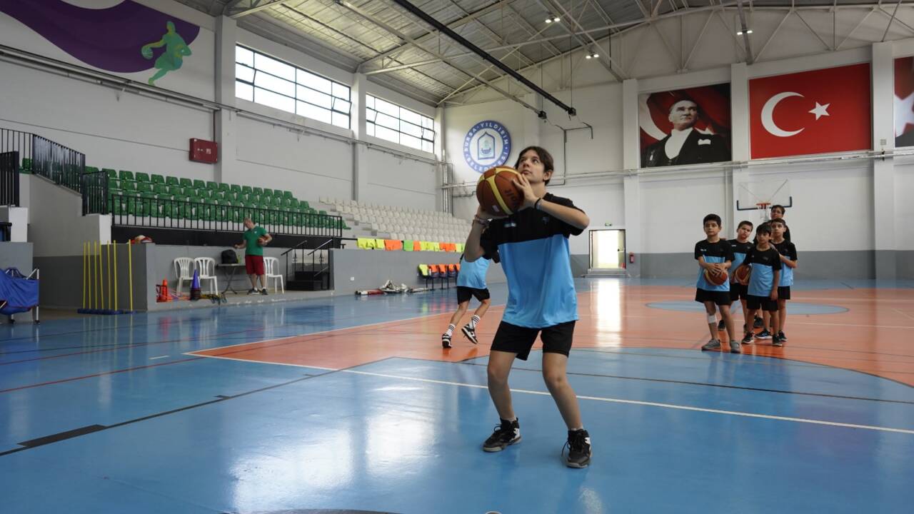 Bursa’da binlerce çocuk sporla buluşuyor 13 Bursa Yıldırım’da Yaz Spor Okulları coşkusu sürüyor