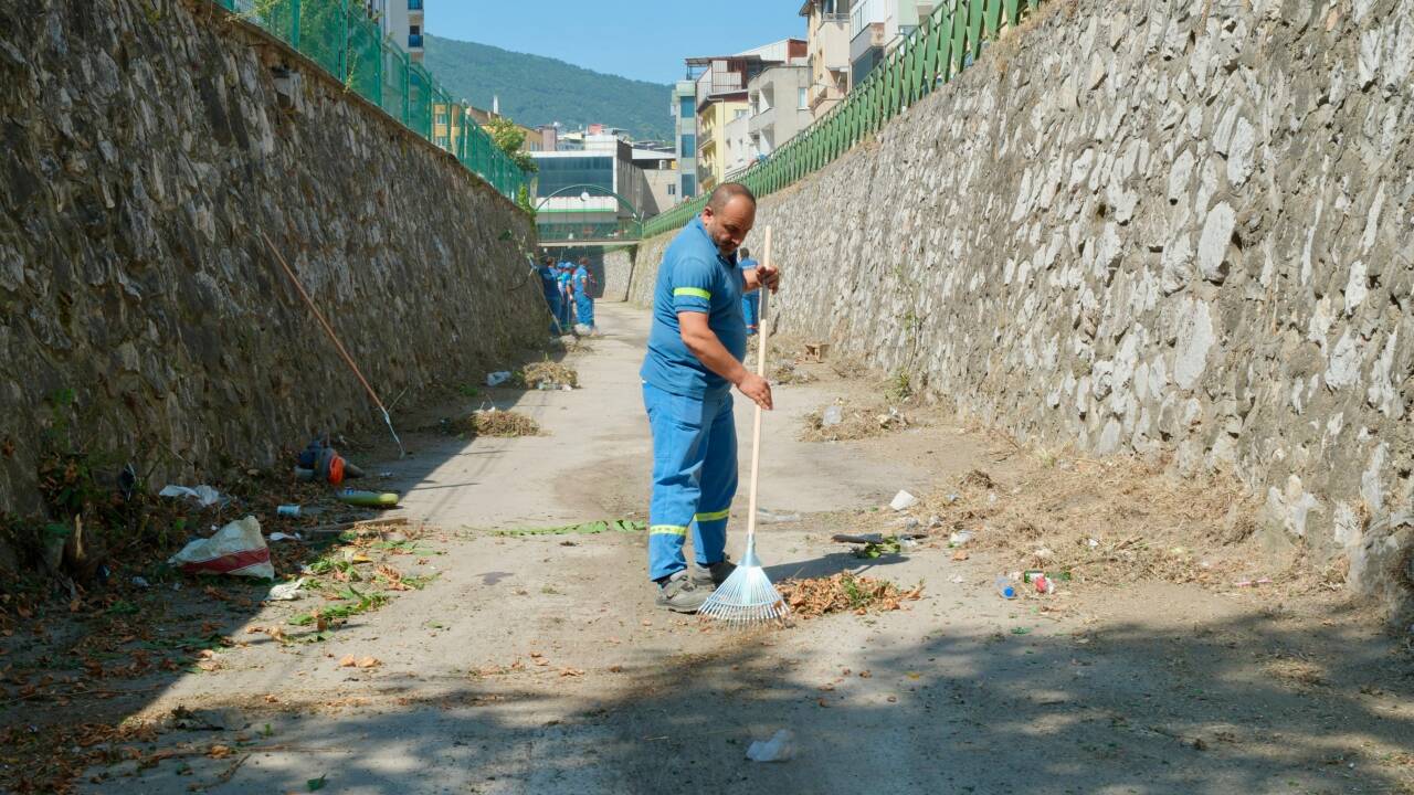 Bursa'da detaylı temizlik! İlçe dip köşe yıkandı 3 Bursa'da detaylı temizlik! İlçe dip köşe yıkandı