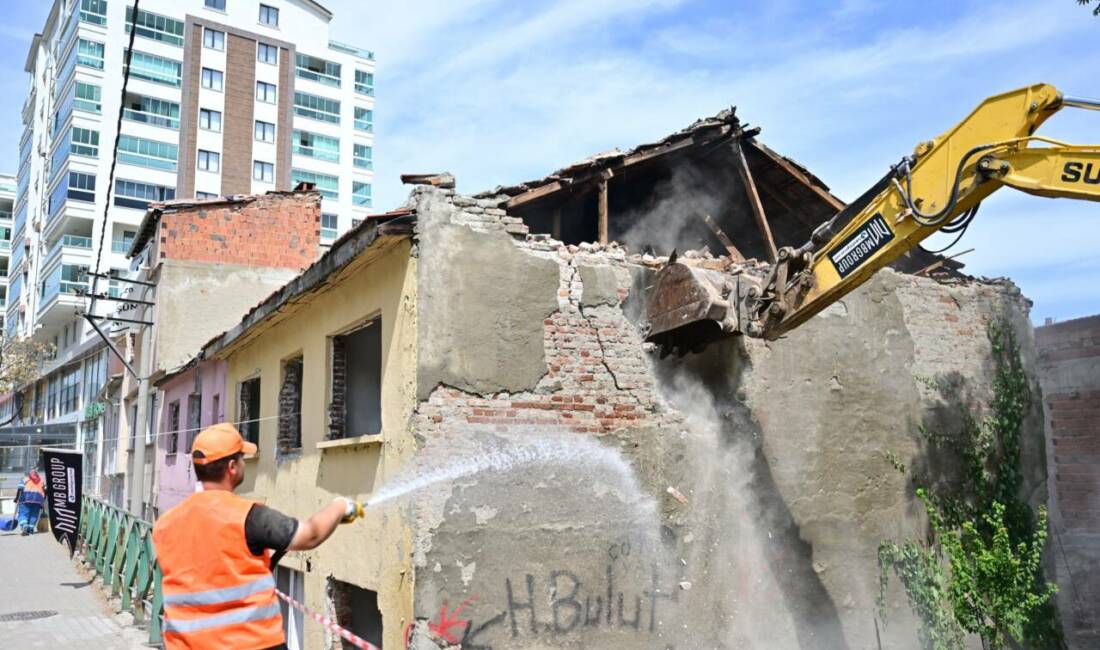 Bursa’nın o mahallesinde dönüşüm için ilk kepçe vuruldu! 30 bin yeni konut… Bursa'nın Yıldırım ilçesinde kentsel dönüşüm hız kesmeden devam ediyor. Sinandede