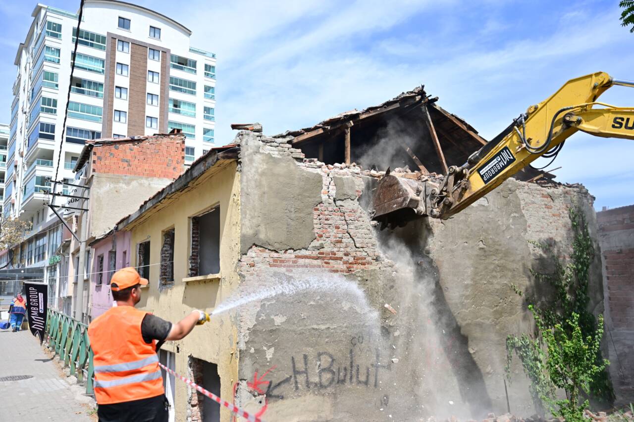 Bursa'nın Yıldırım ilçesinde kentsel dönüşüm hız kesmeden devam ediyor. Sinandede