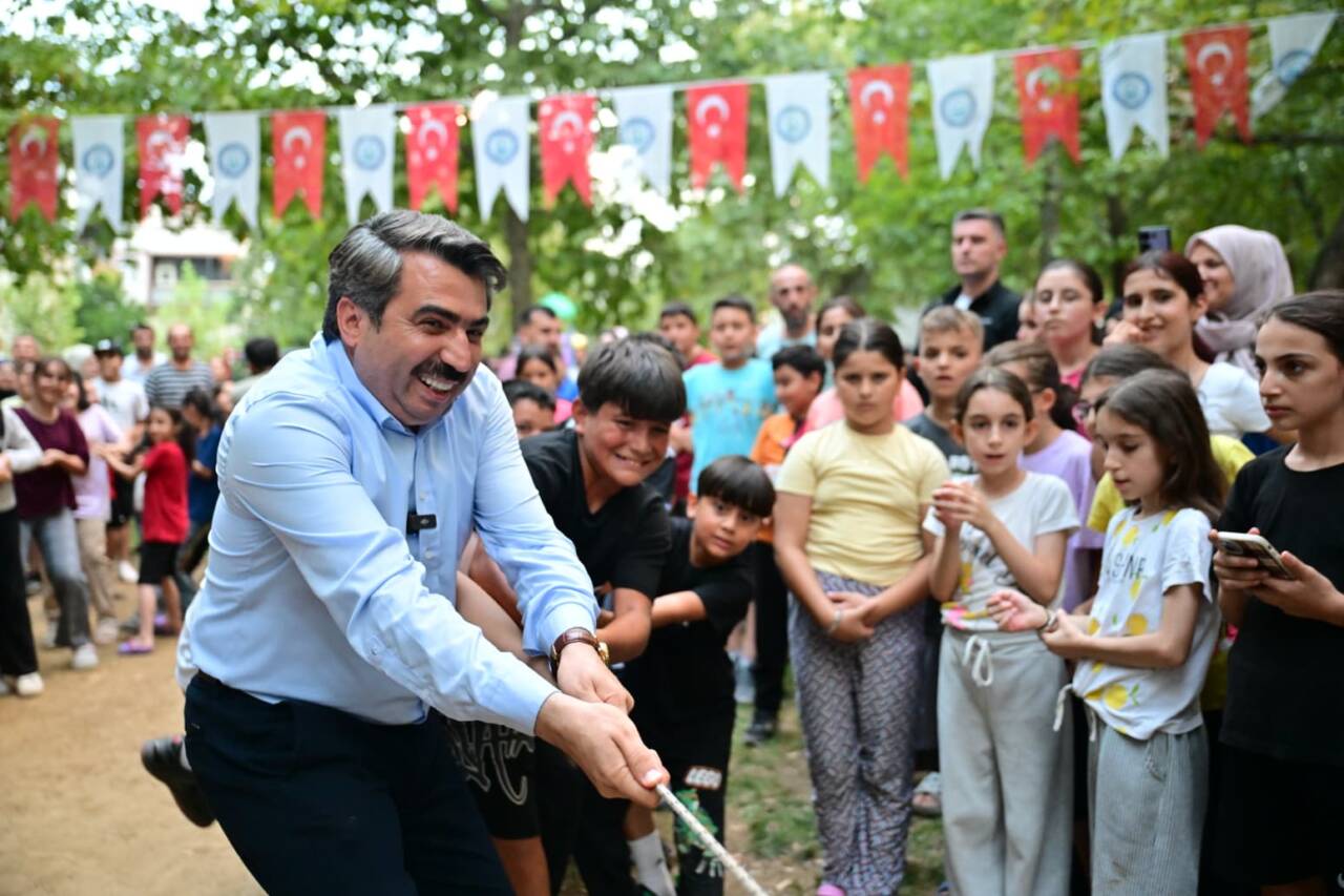 Bursa Yıldırım'da çocukların neşesi sokağa taştı 1 YILDIRIM'DA ÇOCUKLARIN NEŞESİ SOKAĞA TAŞTI