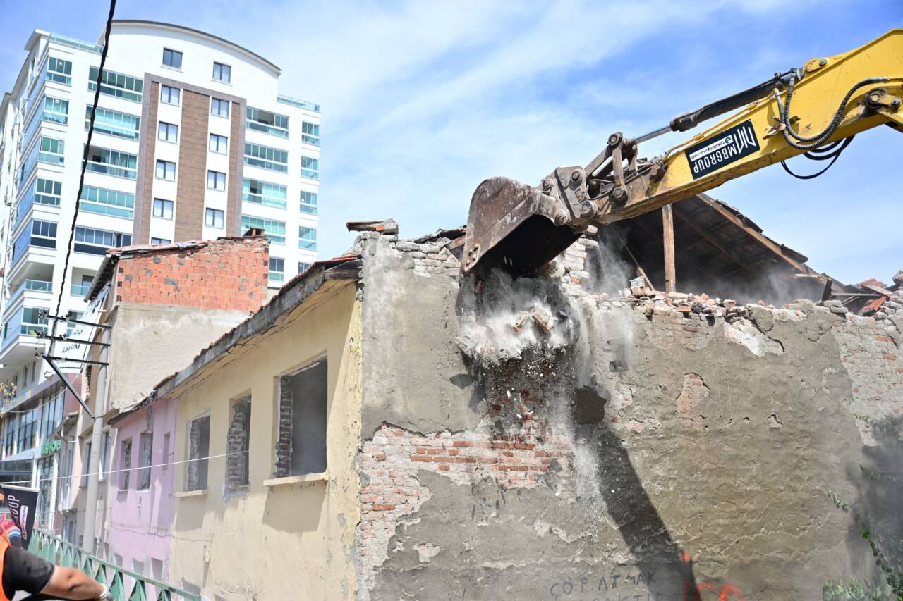 Bursa'nın o mahallesinde dönüşüm için ilk kepçe vuruldu! 30 bin yeni konut... 1 Bursa'nın o mahallesinde dönüşüm için ilk kepçe vuruldu!