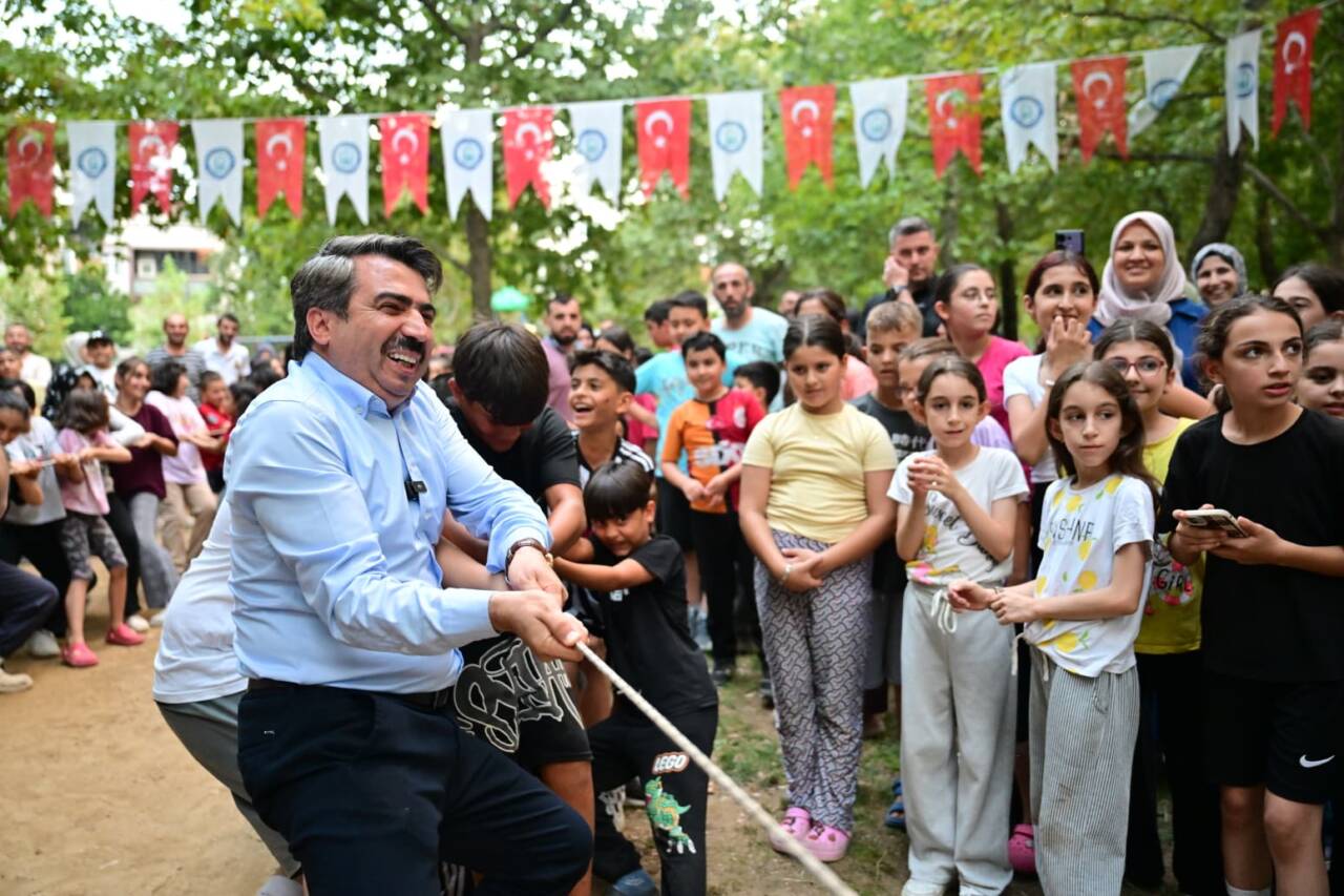 Bursa Yıldırım'da çocukların neşesi sokağa taştı 5 YILDIRIM'DA ÇOCUKLARIN NEŞESİ SOKAĞA TAŞTI