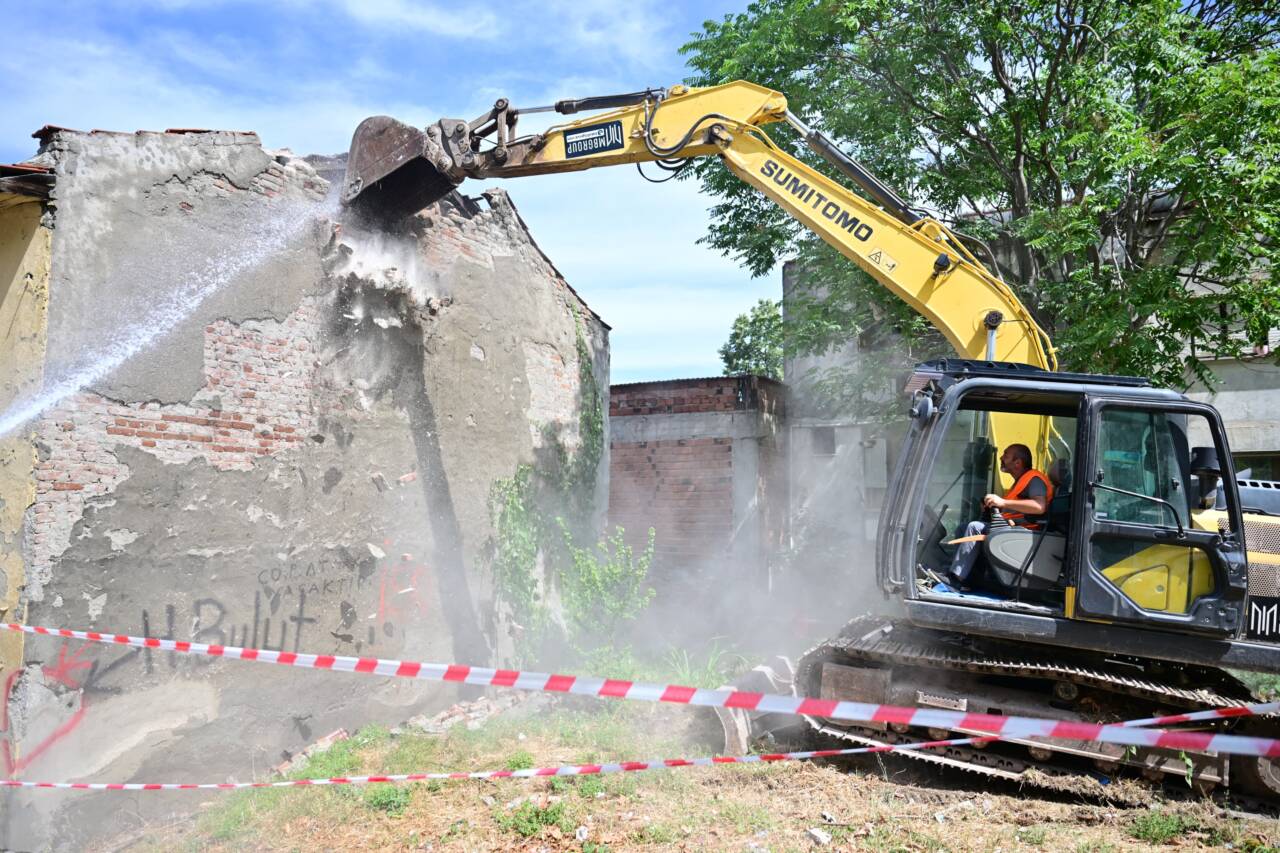 Bursa'nın o mahallesinde dönüşüm için ilk kepçe vuruldu! 30 bin yeni konut... 6 Bursa'nın o mahallesinde dönüşüm için ilk kepçe vuruldu!